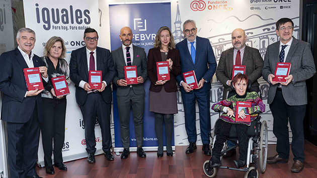 foto_de_familia_de_los_participantes_en_la_jornada.jpg