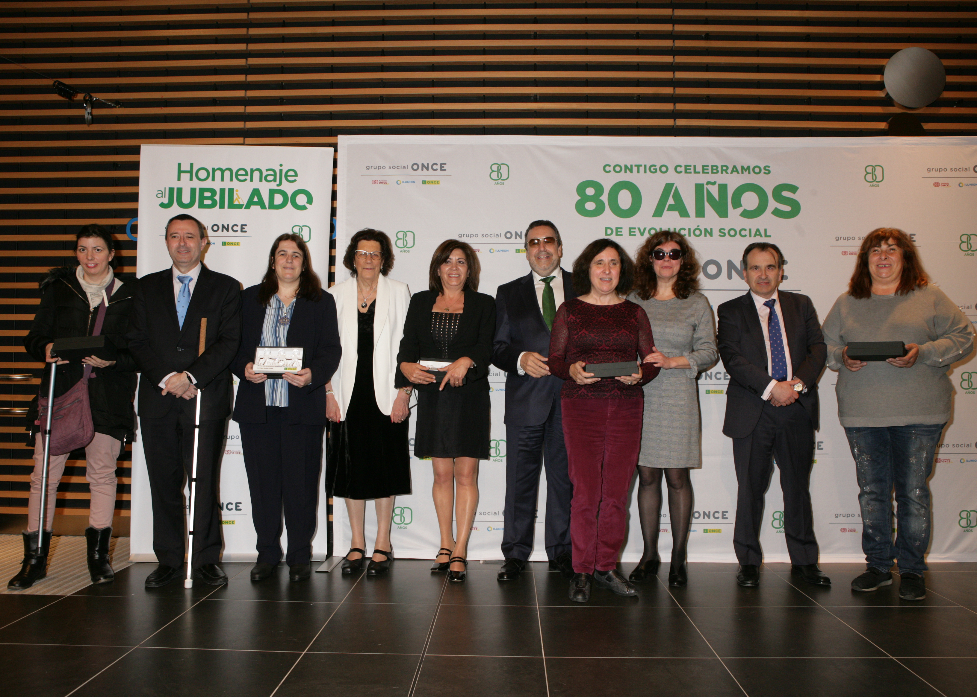 foto_de_familia_de_uno_de_los_grupos_homenajeados.jpg