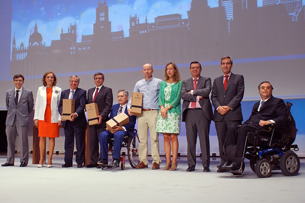 foto_de_familia_entrega_premios_discapnet_2015_0.jpg
