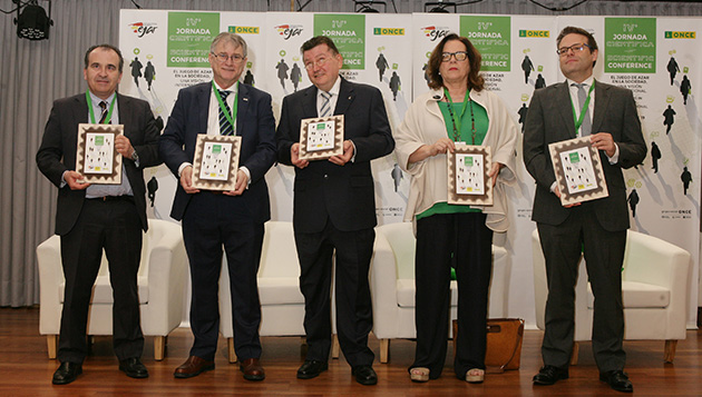 foto_de_familia_participantes_en_la_inauguracion.jpg