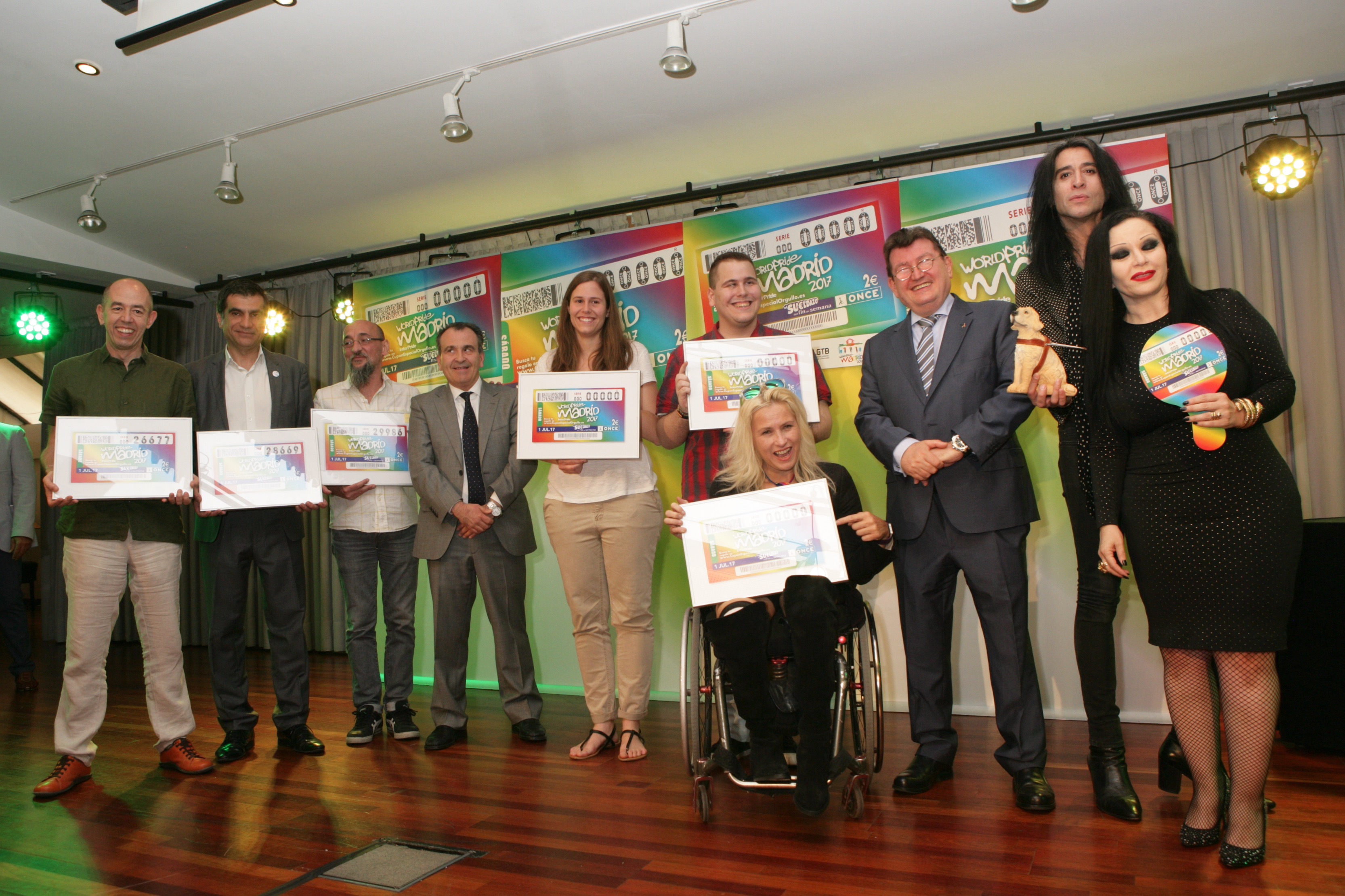 foto_de_familia_participantes_en_la_presentacion.jpg