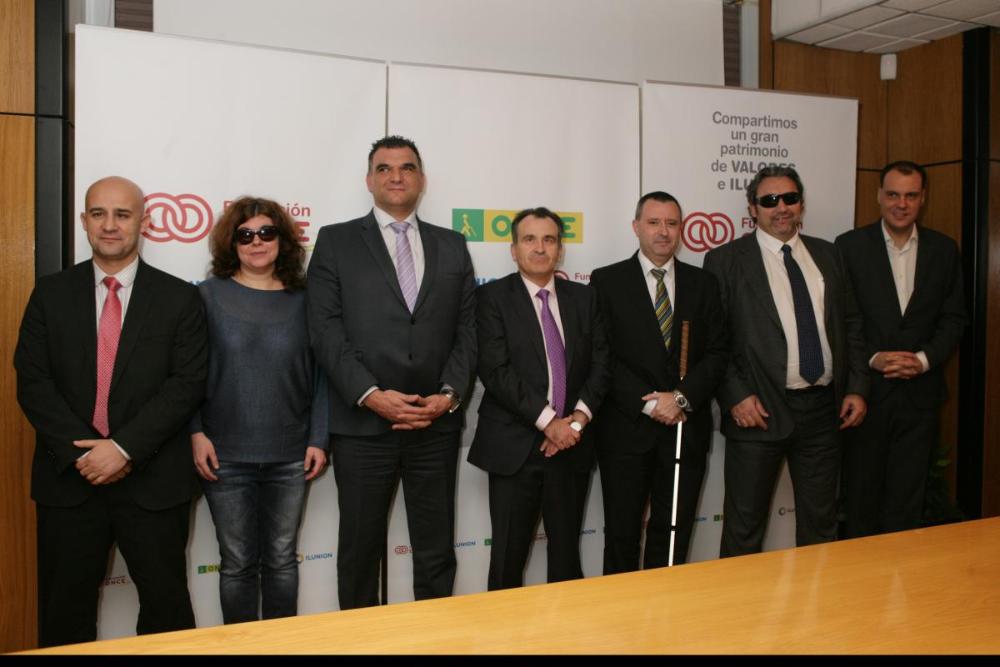Foto de familia participantes en la presentación del nuevo director de Tetuán
