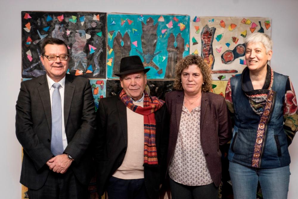 Foto de familia de los participantes en la exposición de Simeón Peña