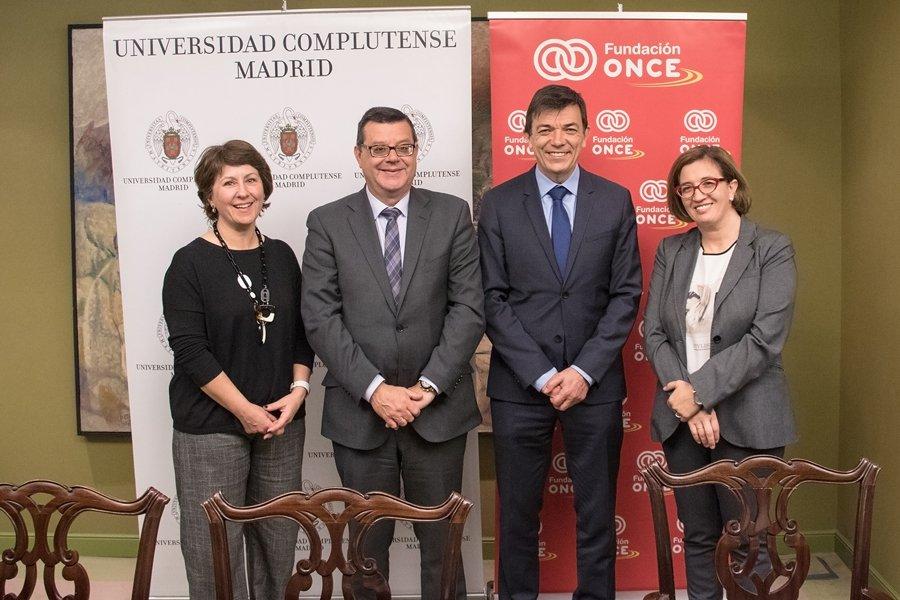 Foto de familia de los participantes en la presentación del bucle magnético
