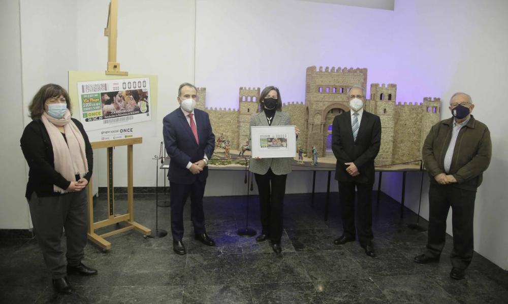 Foto de familia de los participantes en la presentación del cupón