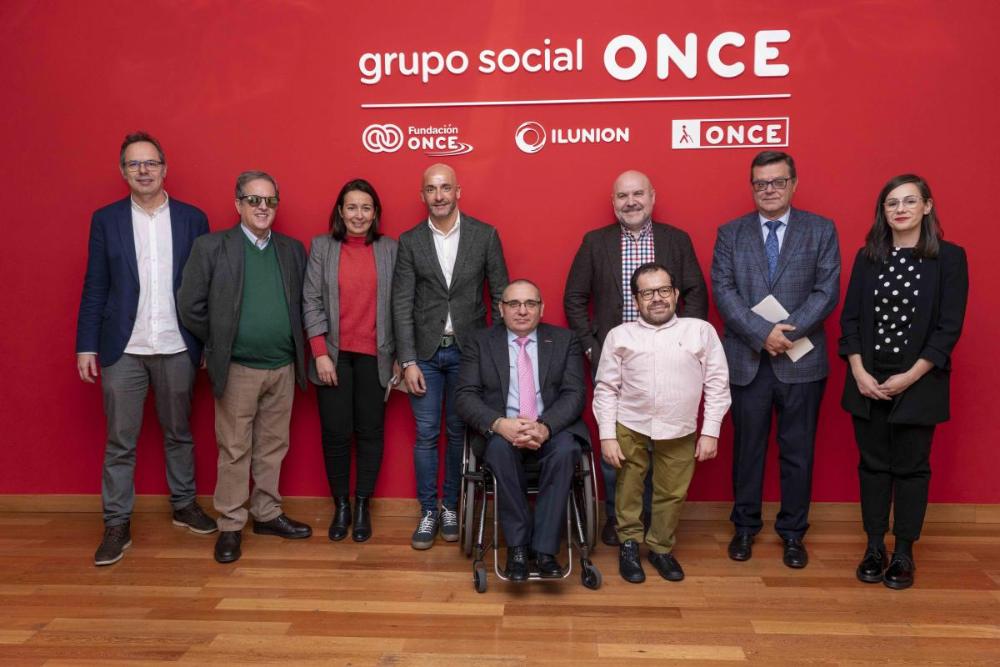 Foto de familia de todos los participantes en la jornada
