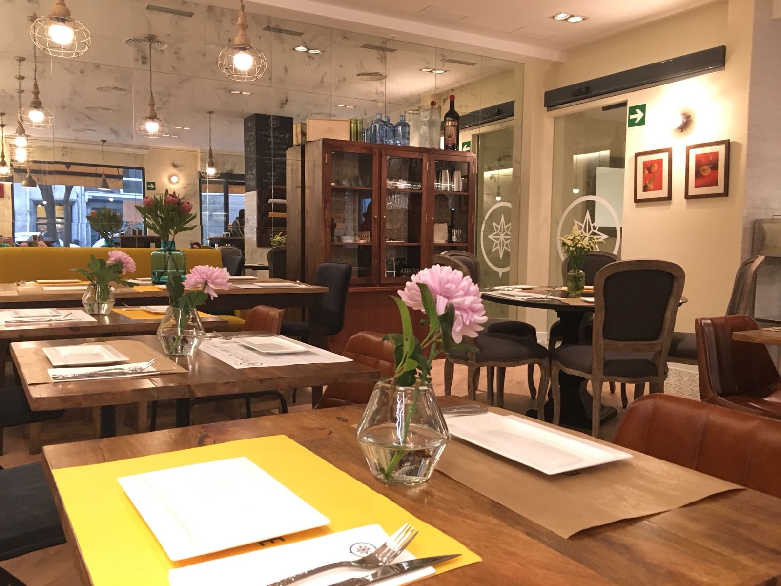 fotografia_del_interior_de_esplore.jpg
