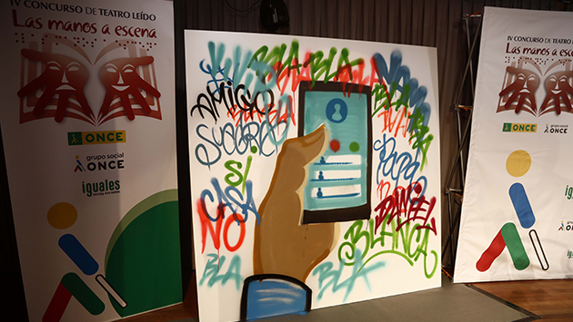 grafiti_las_manos_a_escena.jpg