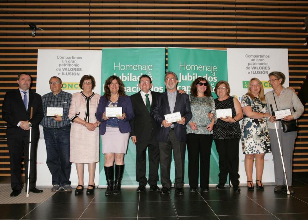 Uno de los grupos de trabajadores homenajeados pertenecientes a la Dirección General
