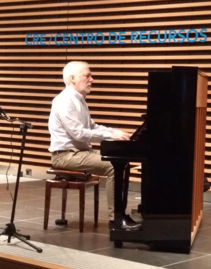 Ignasi Terraza toca el piano durante las jornadas