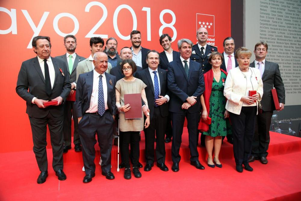 Foto de familia de todos los galardonados