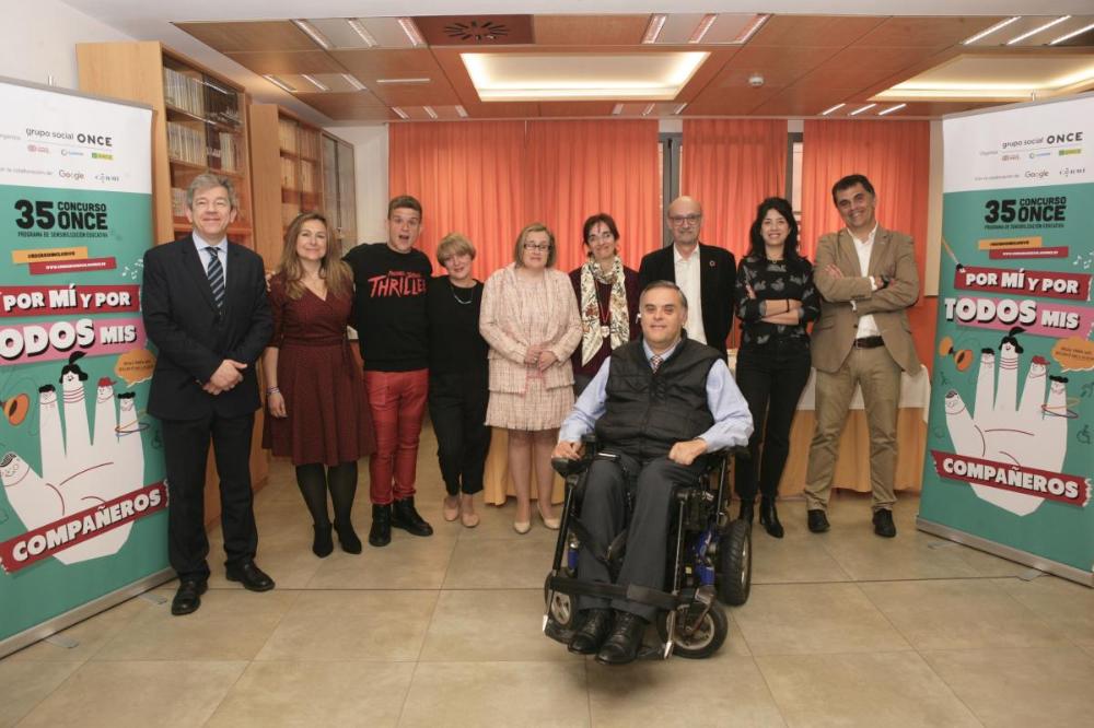 Foto de familia del Jurado Nacional del 35 Concurso Escolar
