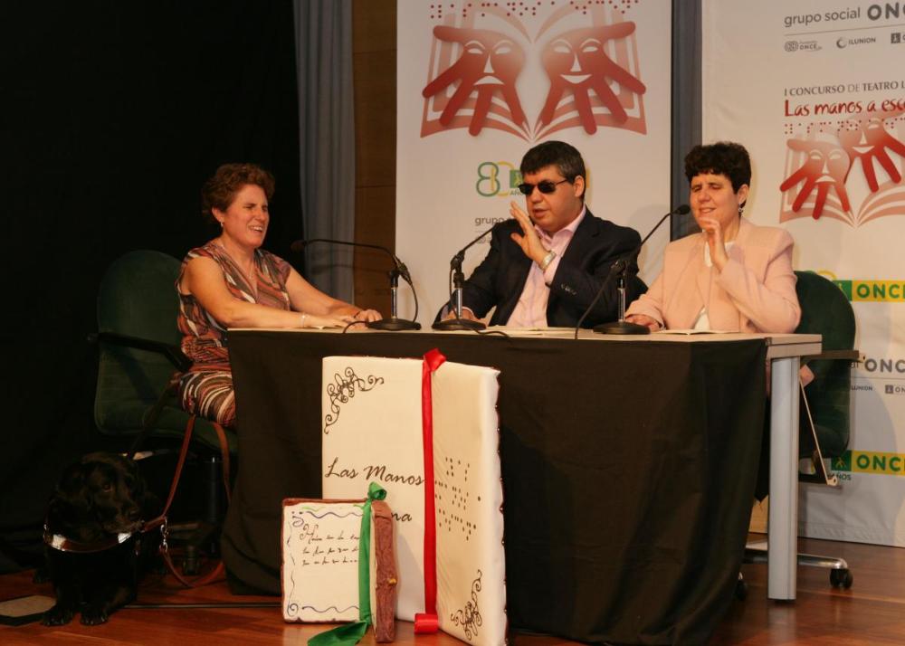 El grupo 'La Platea' leyendo la obra