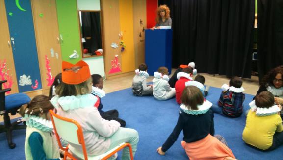 Los alumnos en el Salón del Baile