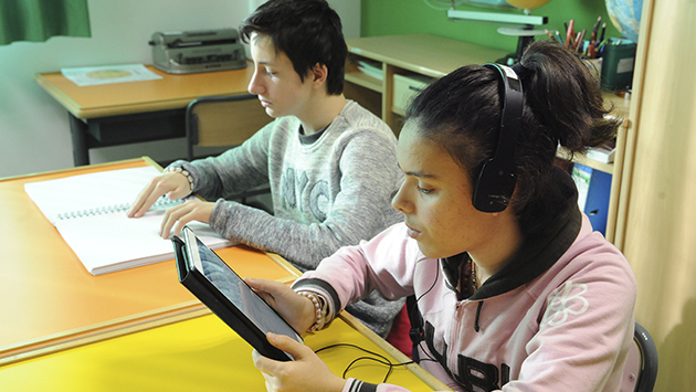 lectura_en_braille_y_en_formatos_digitales.jpg
