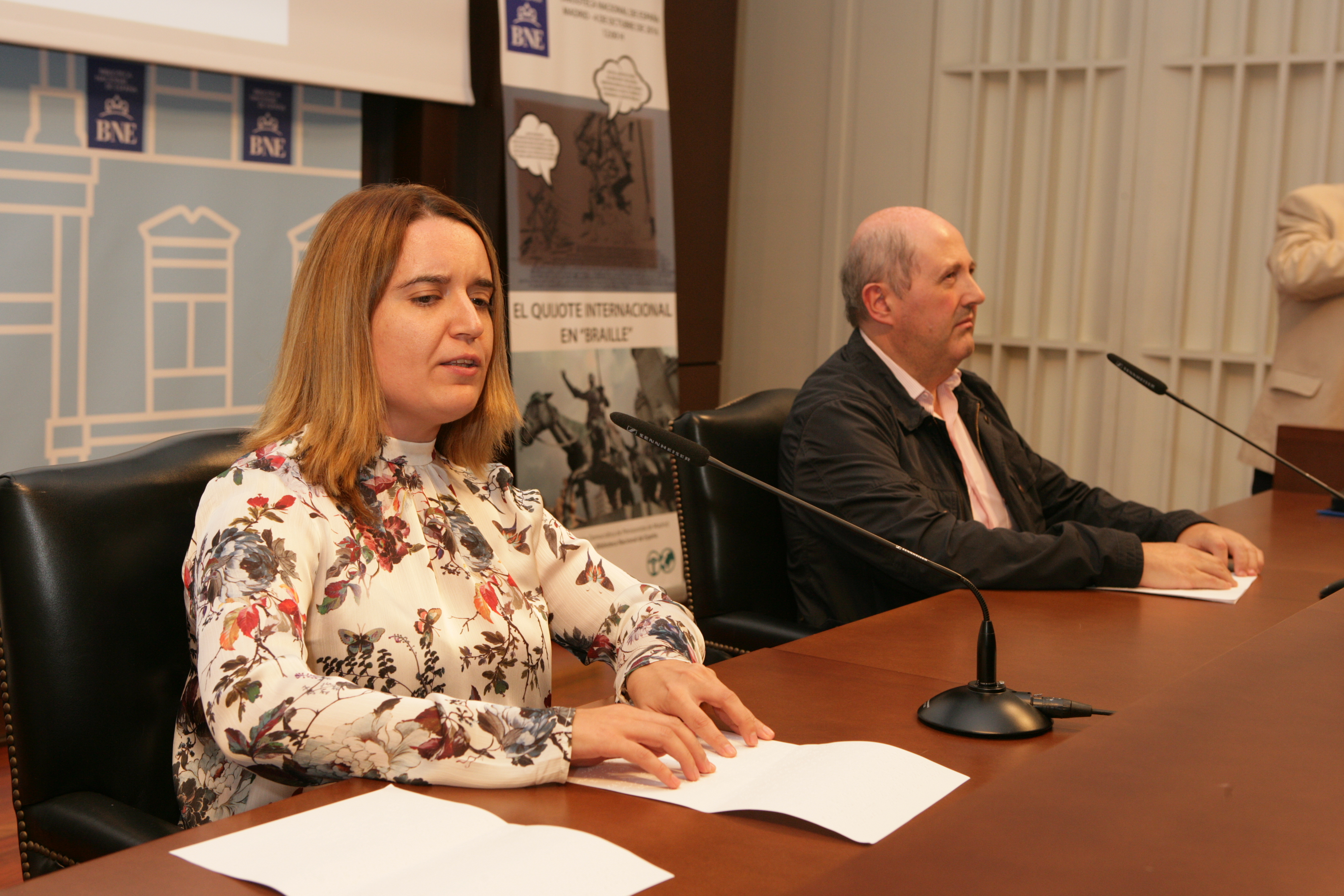 leonor_perez_y_alberto_gil_durante_la_lectura.jpg