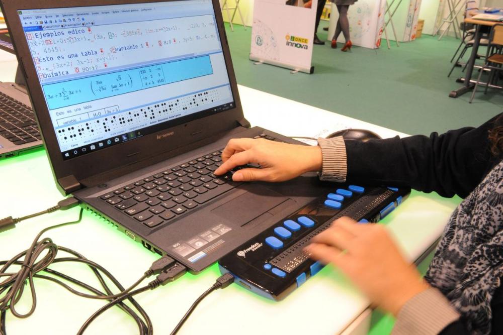 Demostración del uso de la línea braille en la matemáticas