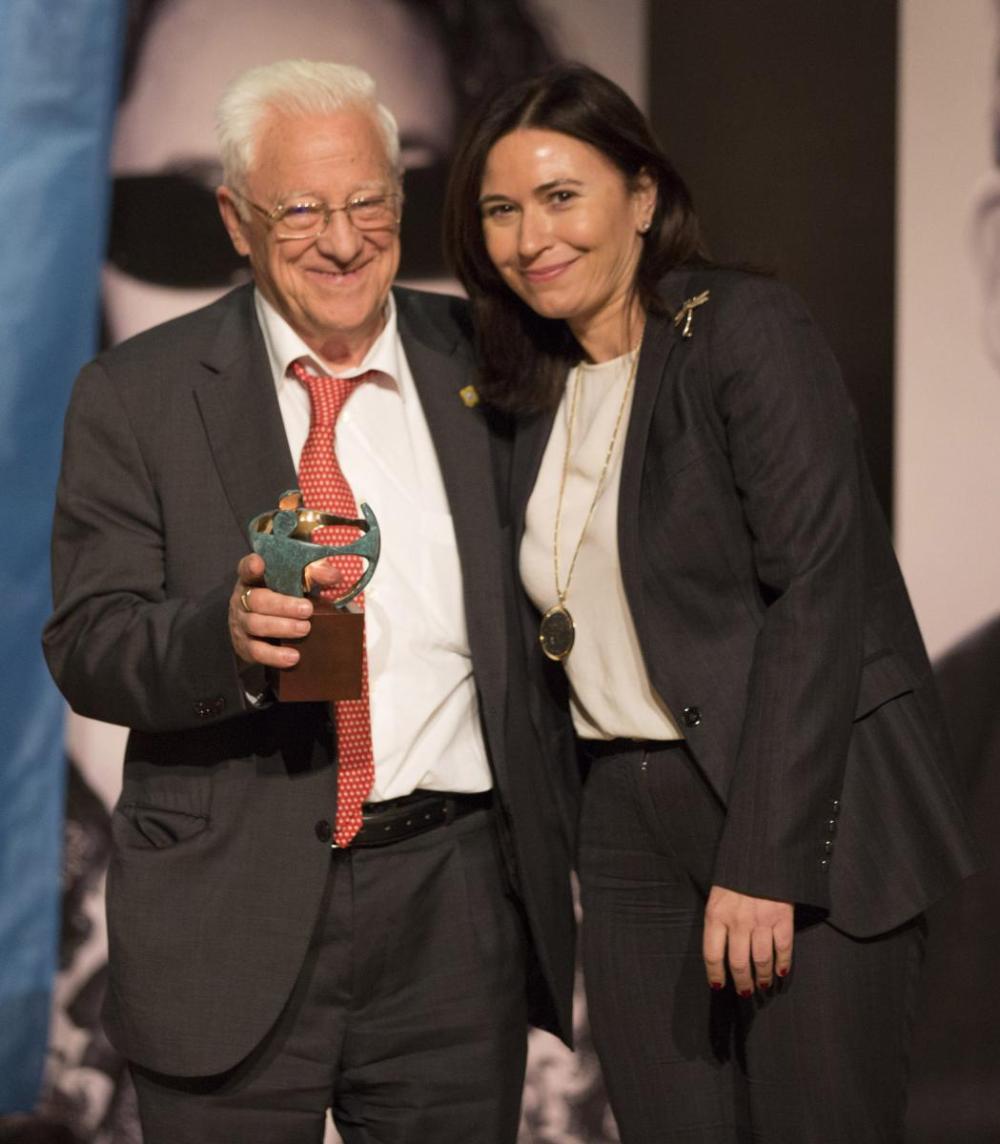 El Padre Ángel recibe el Premio Solidarios