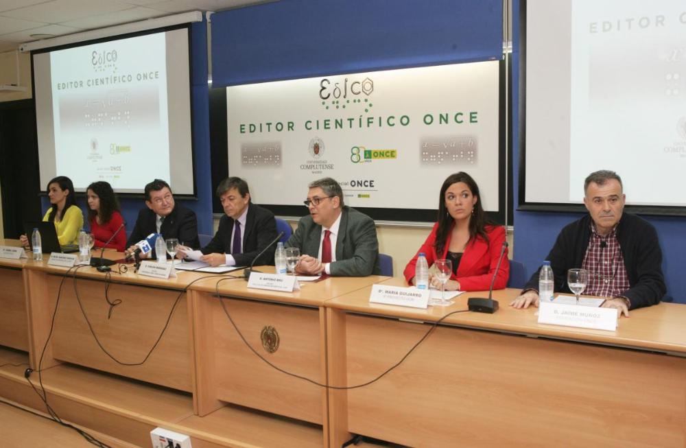 Mesa con todos los participantes en la presentación de EDICO durante la presentación