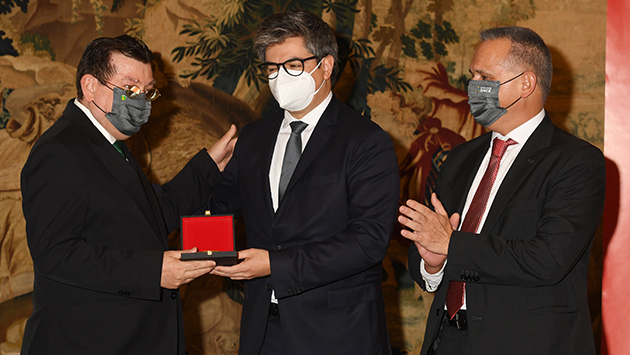 momento_de_la_entrega_de_la_medalla.jpg