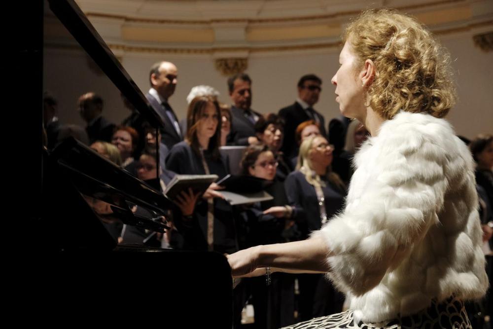 Carolina Loureiro dirige al grupo desde su piano