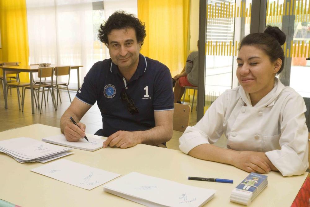 Pepe y Laura realizando recetas