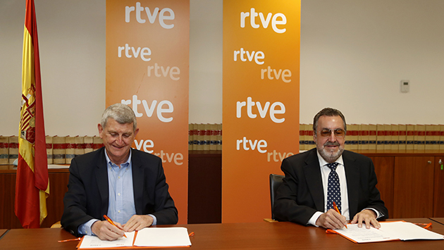 portada_jose_manuel_perez_tornero_y_miguel_carballeda_en_el_momento_de_la_firma_delacuerdo.jpg