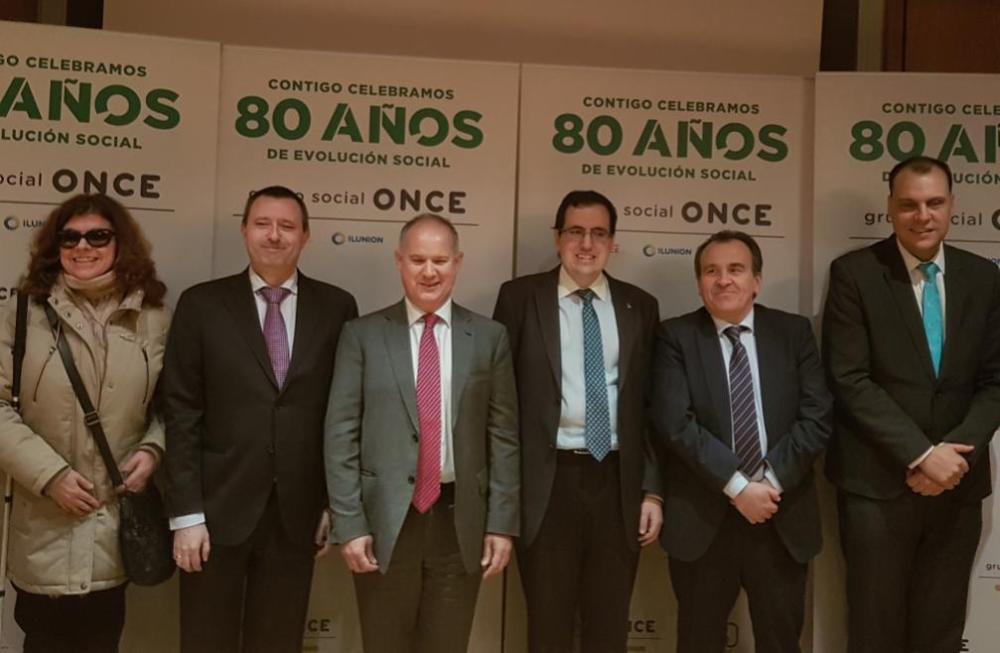 Foto de familia de la presentación de José Molina y David Jiménez en la Agencia de Tetuán