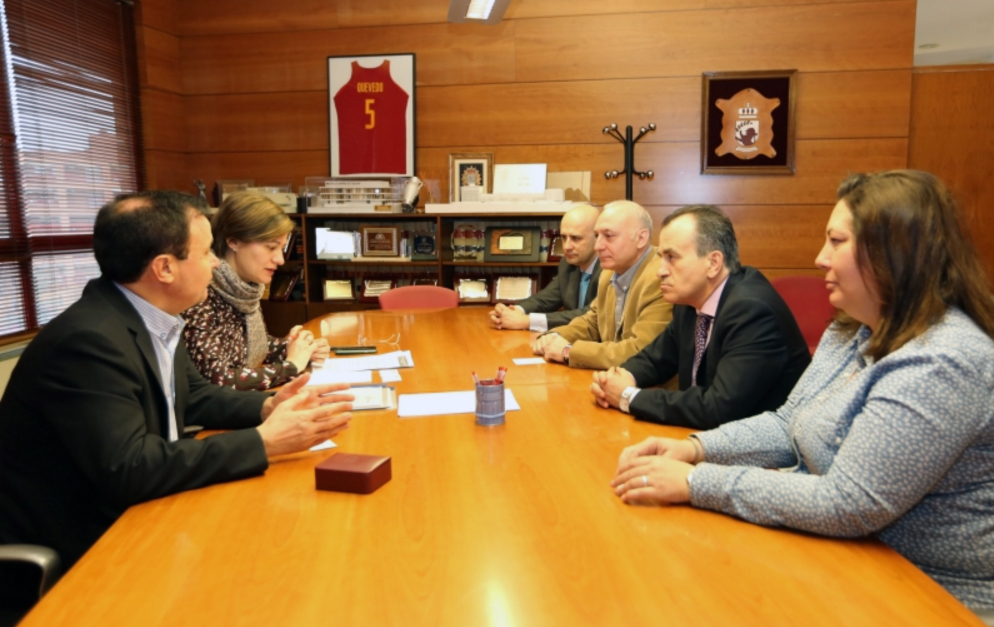 representantes_de_la_once_reunidos_con_miembros_del_gobierno_de_coslada.jpg