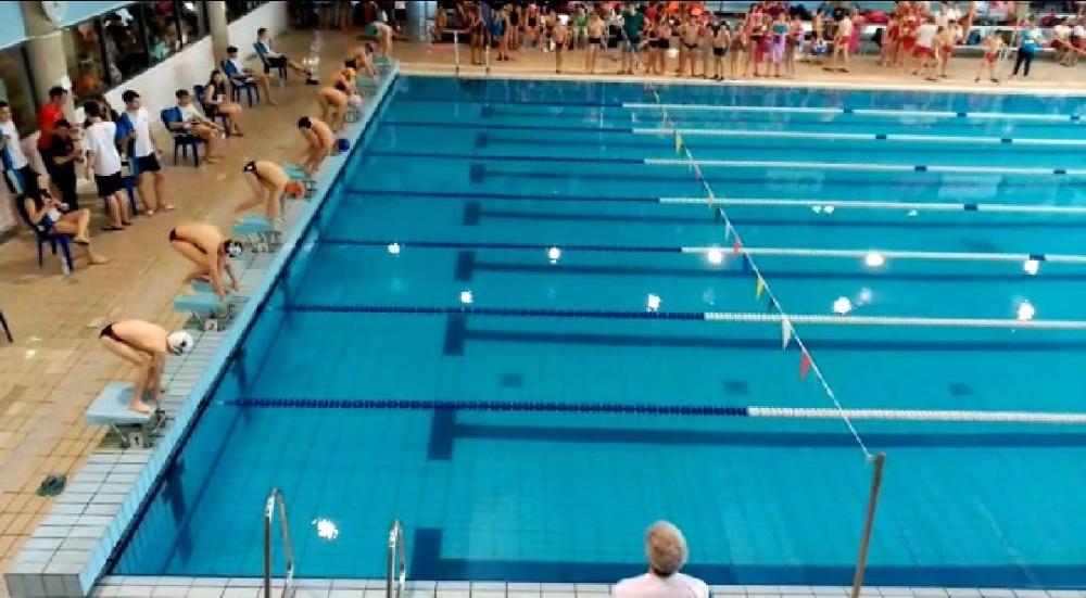 Salida de la prueba de 50 m lisos de Natación