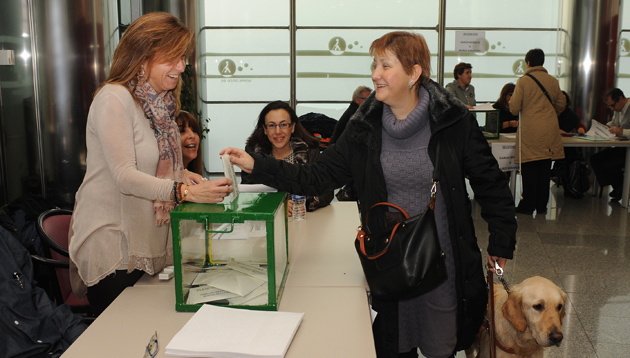 una_afiliada_votando.jpg