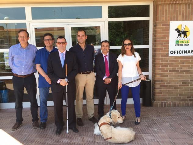 Foto de familia de los tres diputados, el presidente del Consejo, el delegado territorial y la directora de la FOPG