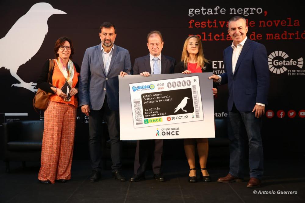 Foto de familia de la presentación del cupón
