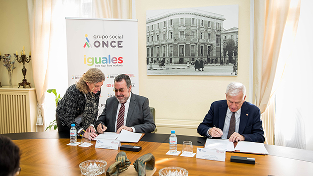 Momento de la firma del convenio