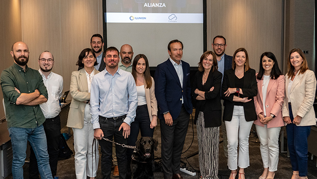 Foto de familia de los participantes en la jornada