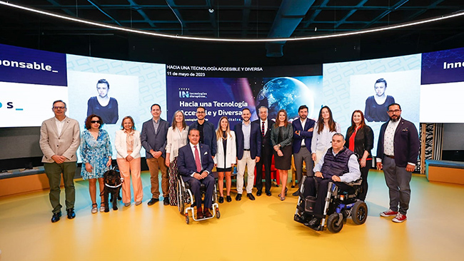 Foto de familia de todos participantes en la jornada