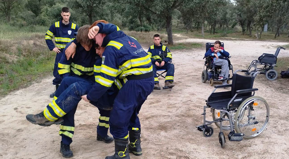 Un momento de las prácticas con personas con discapacidad visual
