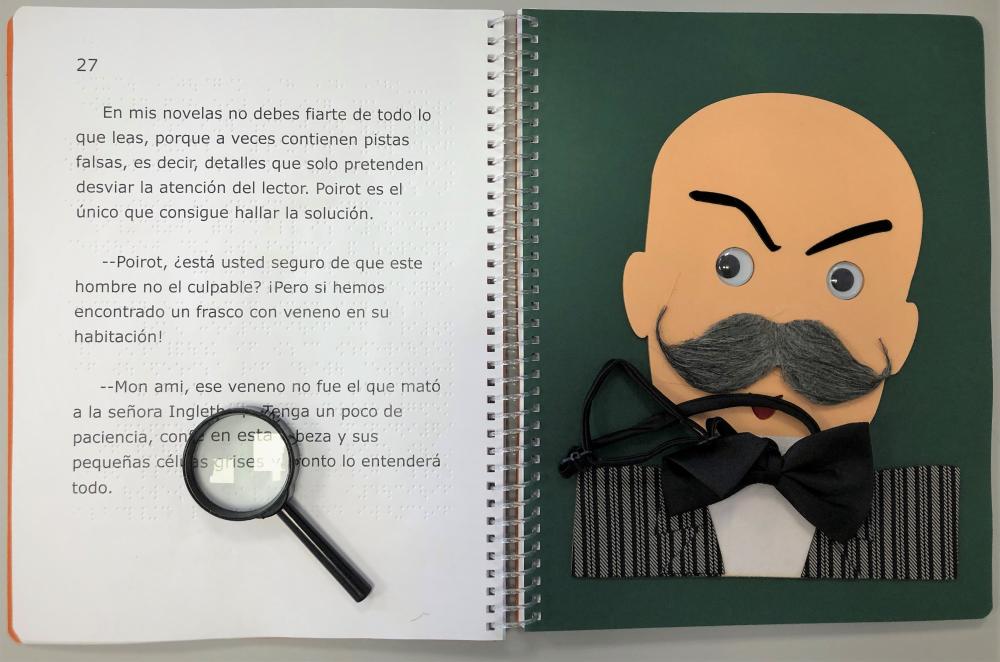 Detalle del interior de uno de los libros adaptacdos