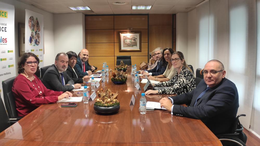 El jurado reunido en la mesa de trabajo