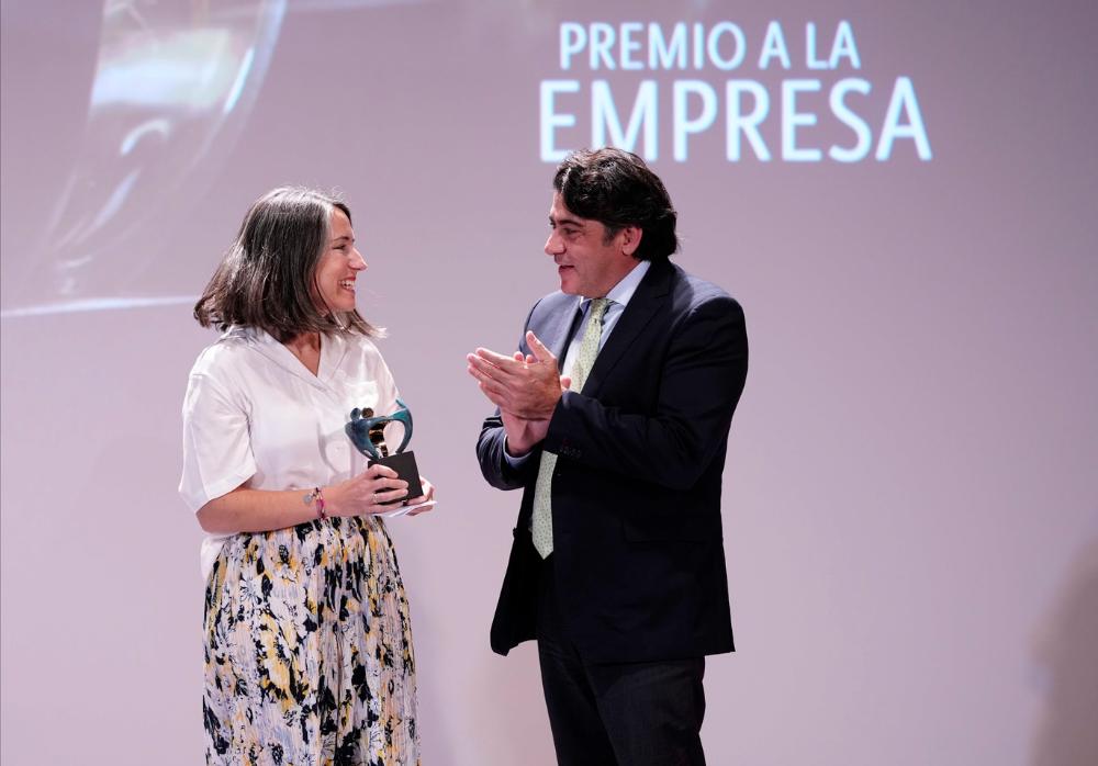 Entrega del galardón a la empresa