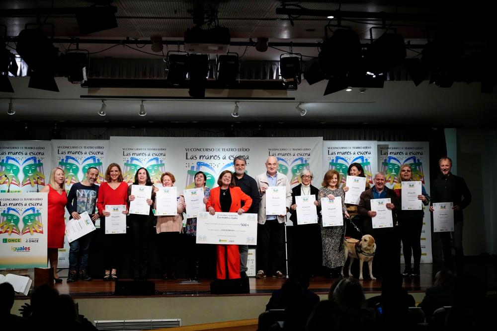 Chisgarabis recogiendo el premio