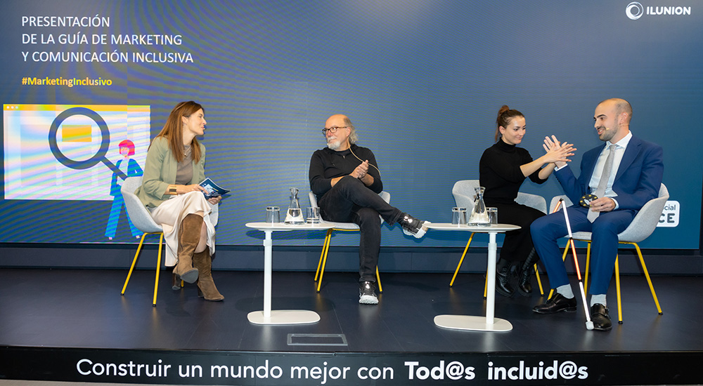 Momento de la presentación de la guía