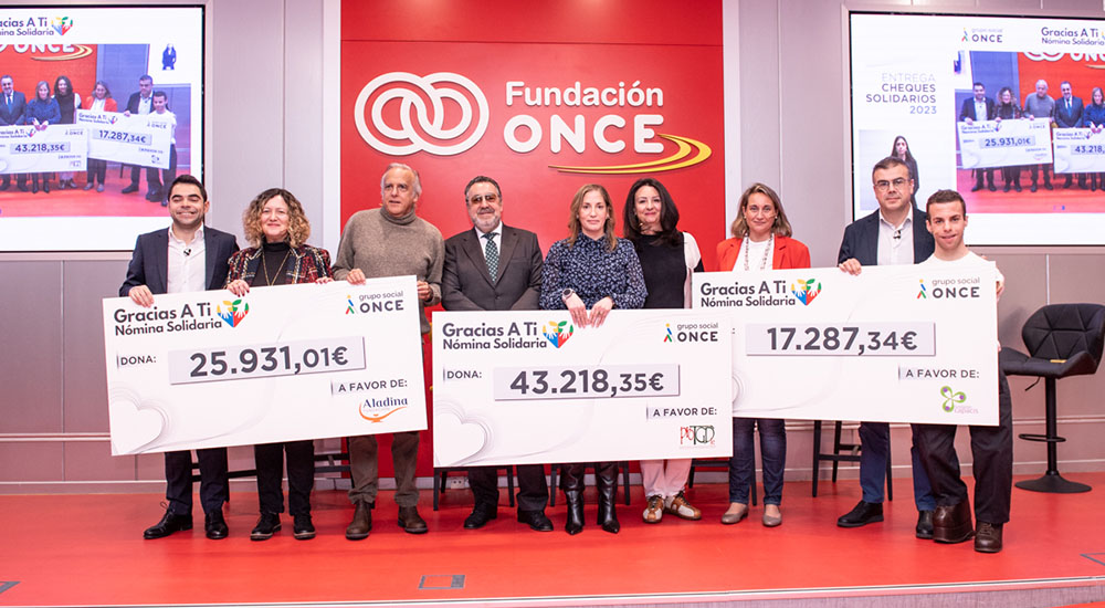 Foto de familia de los ganadores y los embajadores
