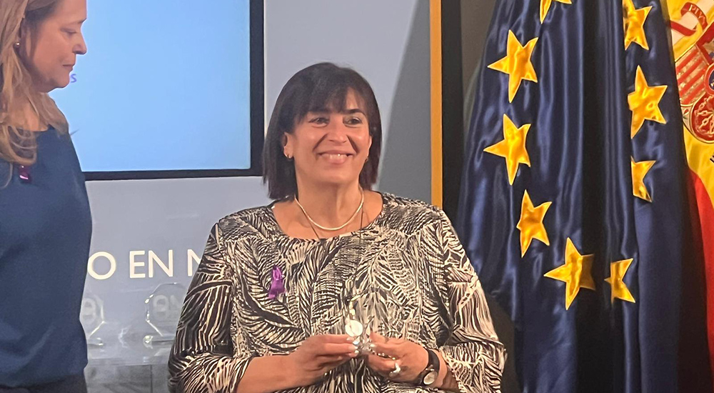 Mayte Gallego en el momento de recibir el galardón