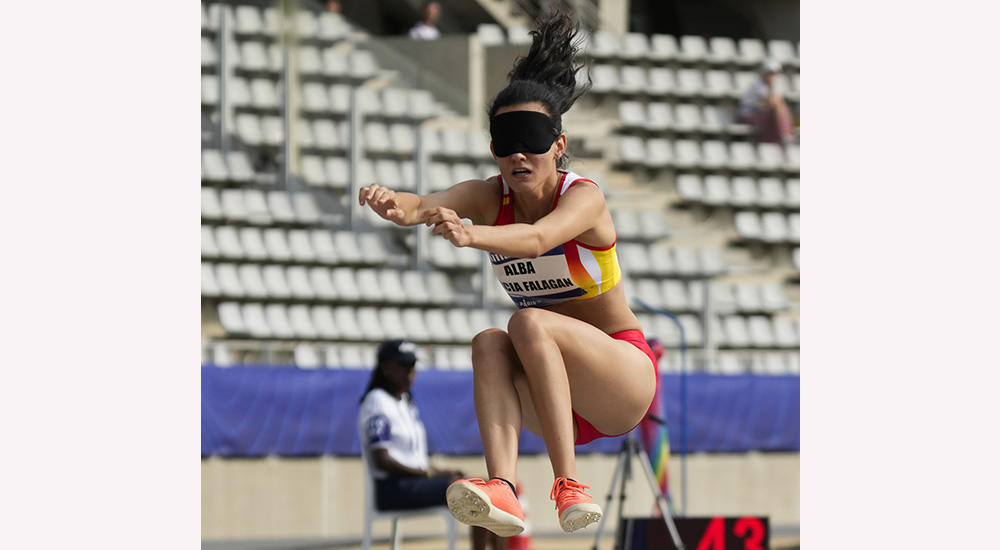 Alba García en el momento del salto