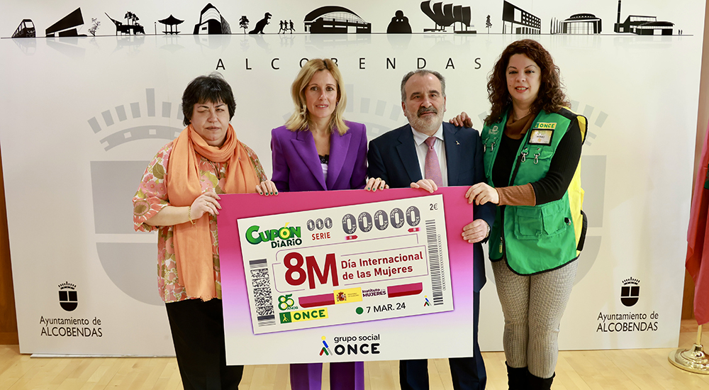 Foto de familia de la presentación del cupón