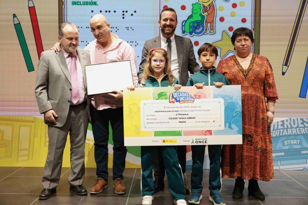 Entrega del premio al colegio Khalil Gibran