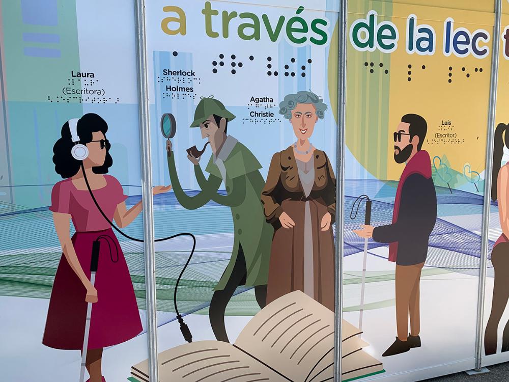 Detalle del stand de la ONCE en la Feria del Libro