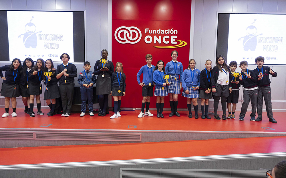 Foto de familia de todos los colegios ganadores