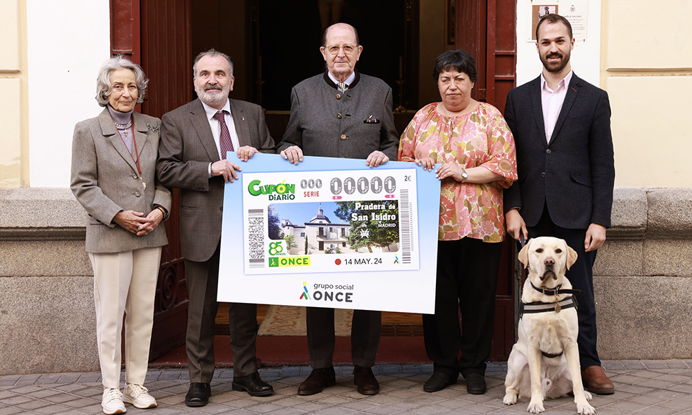 Foto de familia de los participantes en la presentación